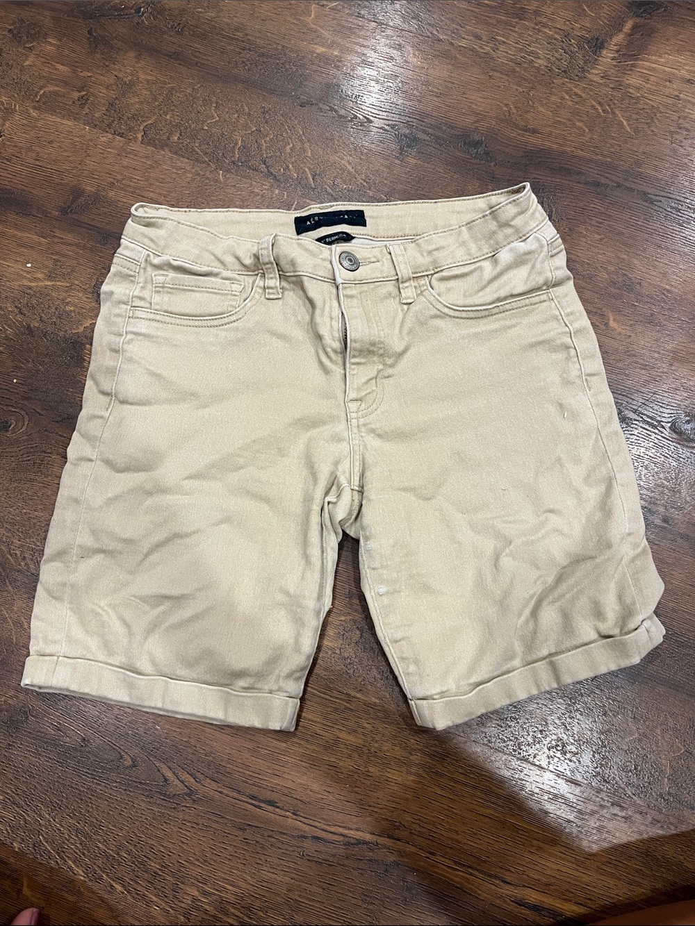 Aeropostale 9” Bermuda Khaki Shorts - Size 6